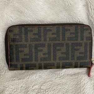 ❌SOLD❌ Fendi continental zipper wallet